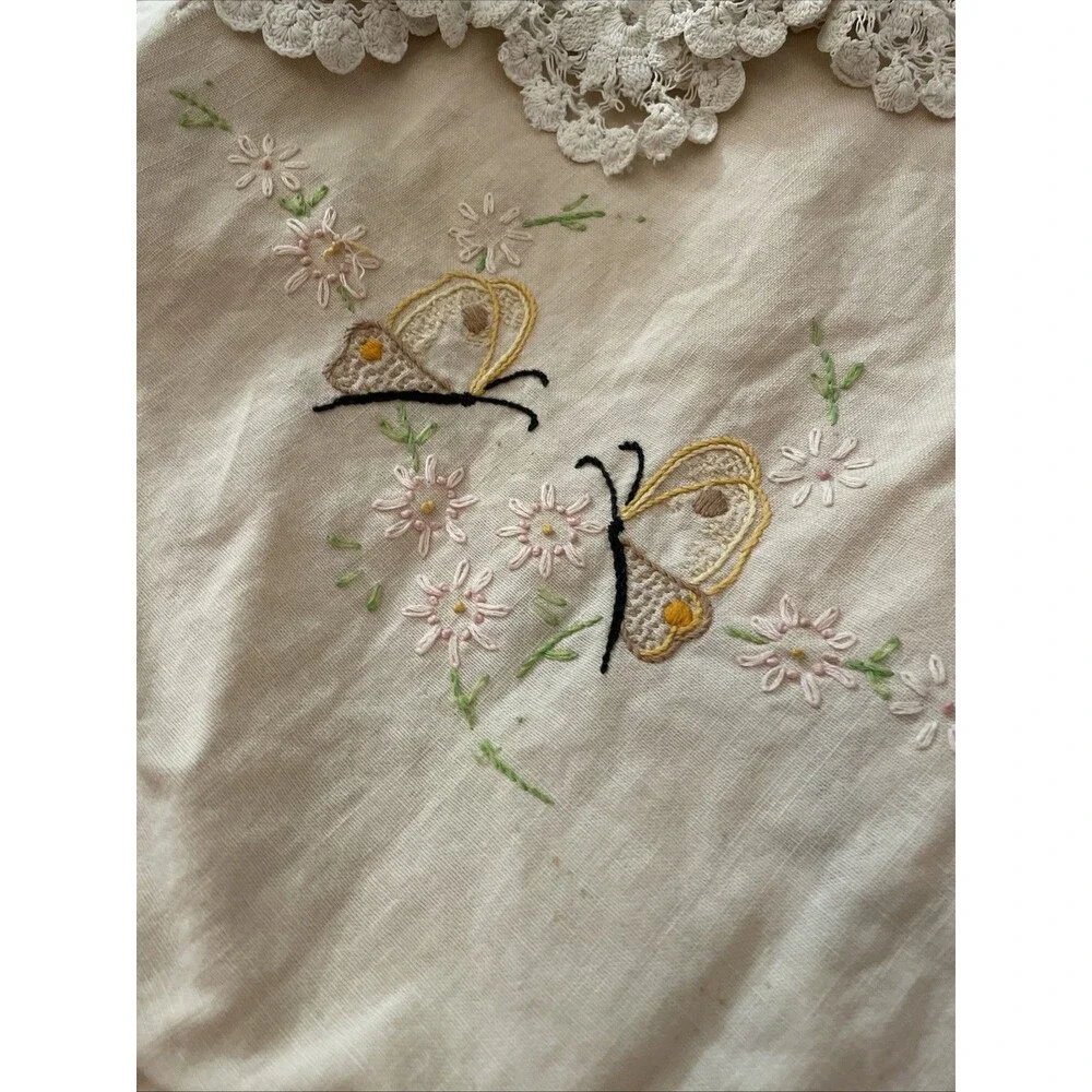 Vintage Cutter Linens Tablecloths, Runners, Doilies For Crafts Embroidered